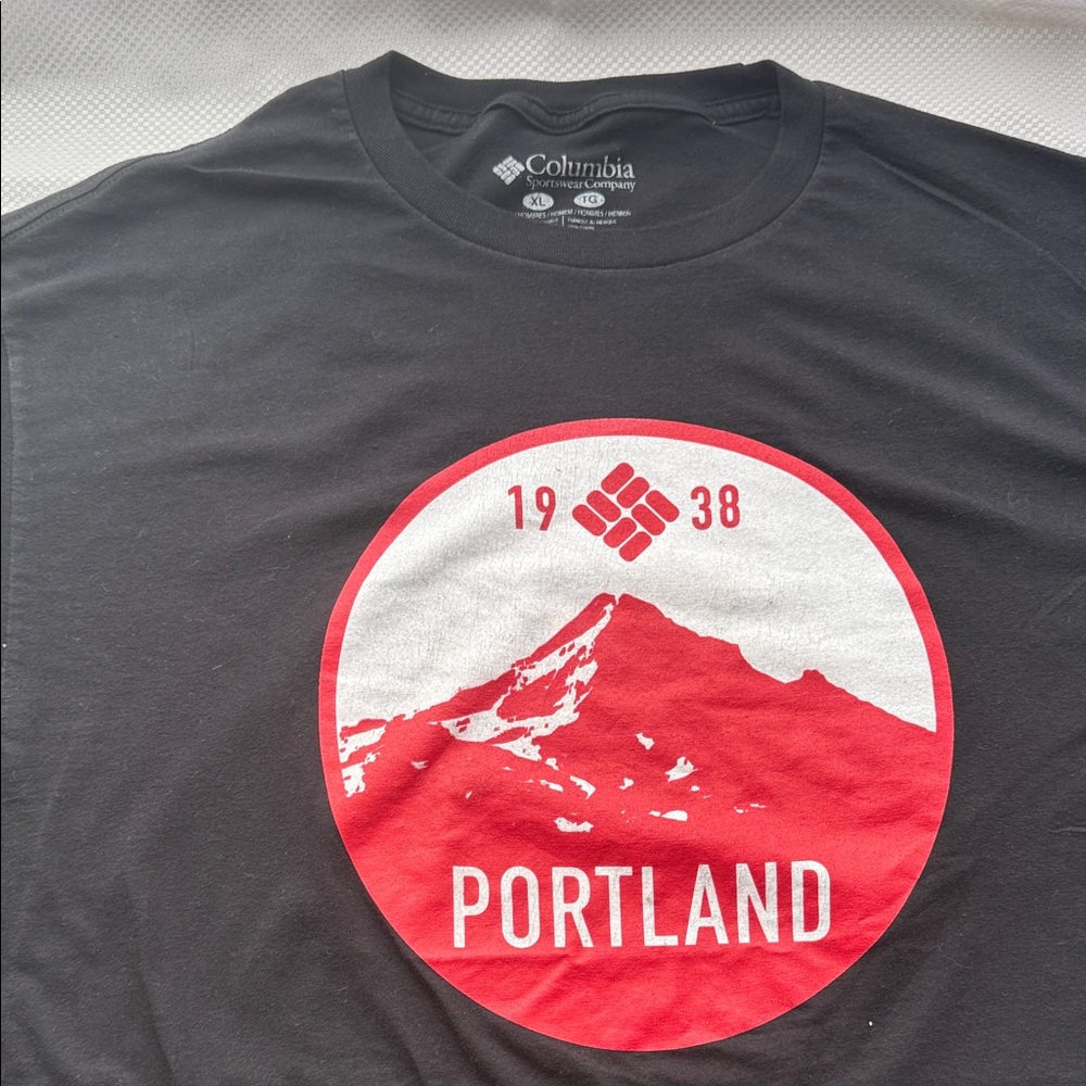 Columbia Black and Red Portland Tee -  XL